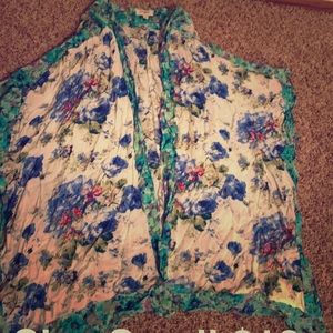 Small Kimono with floral detail